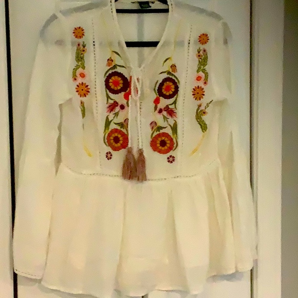 Chelsea & Theordore, gorgeous floral top. Size S bell sleeves beautiful pattern.
